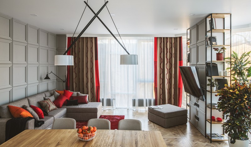 Светлые апартаменты с яркими акцентами