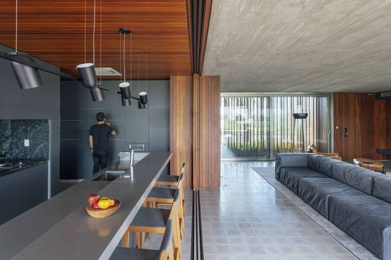 Современный двухэтажный дом, расположенный в Пелотасе, Бразилия