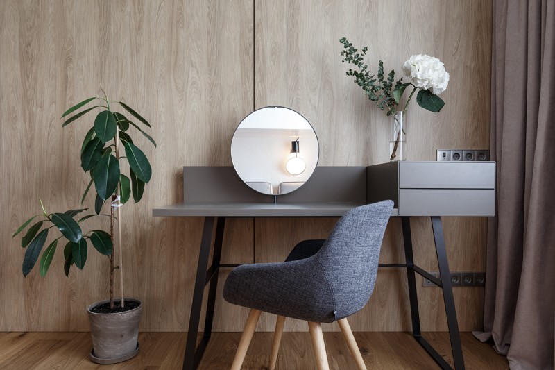 Дерево и камень в интерьере просторных апартаментов