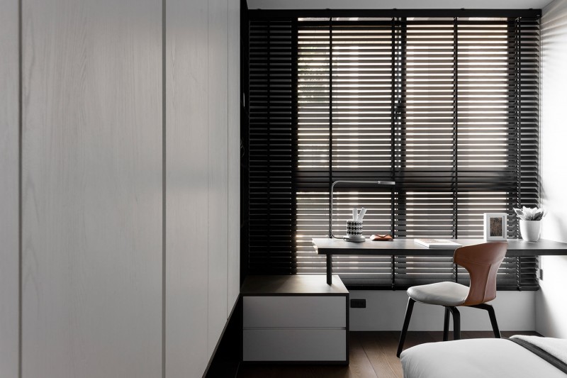 Интерьер просторной квартиры в серых тонах