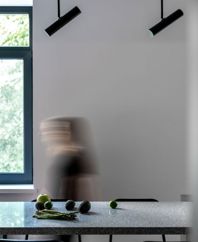 Монохромный интерьер уютной студии