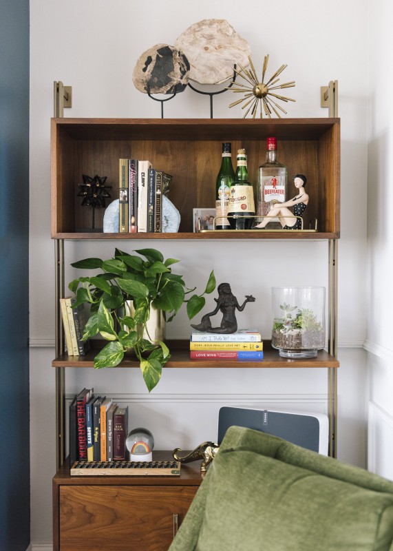 Прохладные цвета и медные акценты в интерьере просторных чикагских апартаментов Прохладные цвета и медные акценты в интерьере просторных чикагских апартаментов