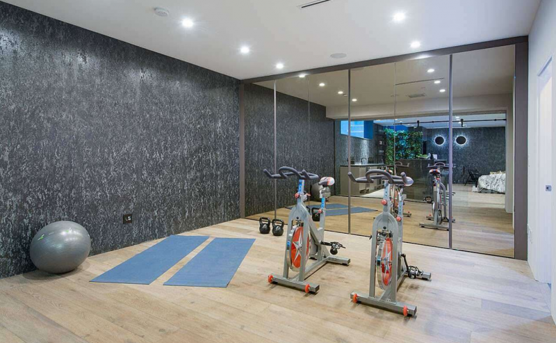 Роскошная современная резиденция, расположенная в Лос-Анджелесе