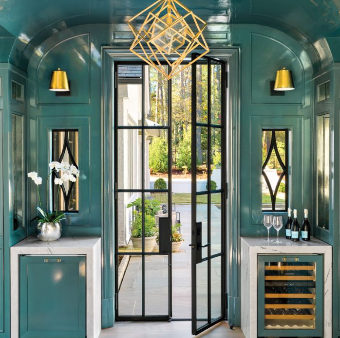 Сочетание классической и современной эстетики в новом доме в Мариетте, штат Джорджия Сочетание классической и современной эстетики в новом доме в Мариетте, штат Джорджия