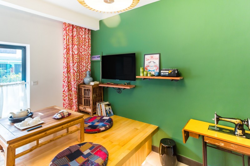 Старинная мебель в интерьере апартаментов в Гуаньчжоу