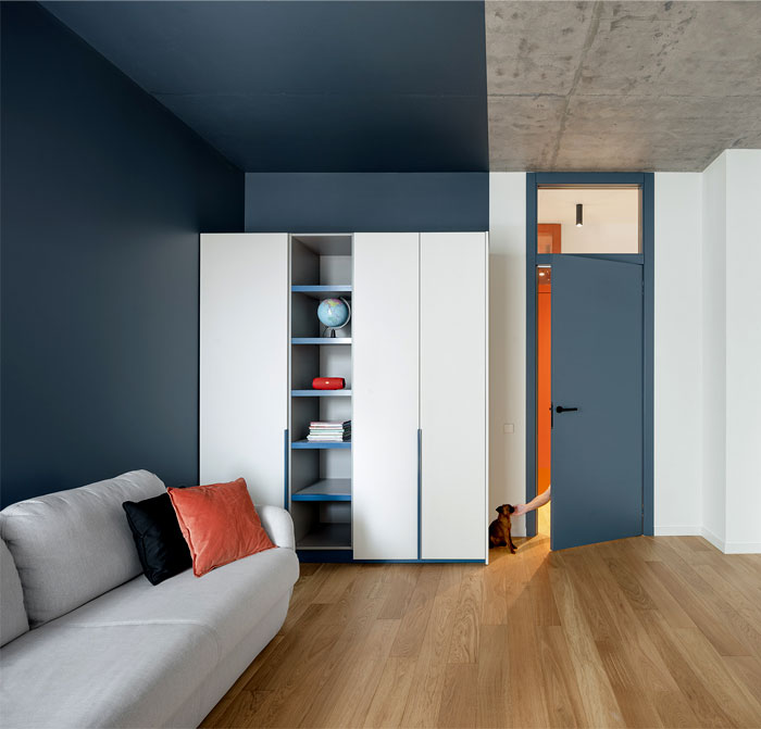 Яркий интерьер квартиры для семьи с тремя детьми