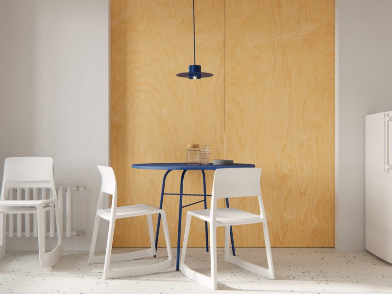 Красный, белый и синий цвета создают эффектную комбинацию в квартире площадью 36 кв. м.