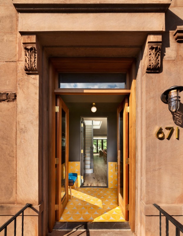 Очаровательный интерьер таунхауса в Бруклине Очаровательный интерьер таунхауса в Бруклине