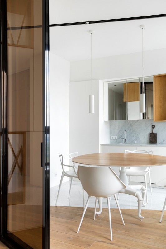 Светлые функциональные минималистские апартаменты