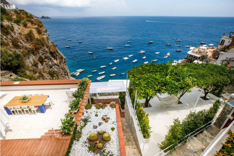 Впечатляющая вилла на побережье Амальфи, Италия Впечатляющая вилла на побережье Амальфи, Италия