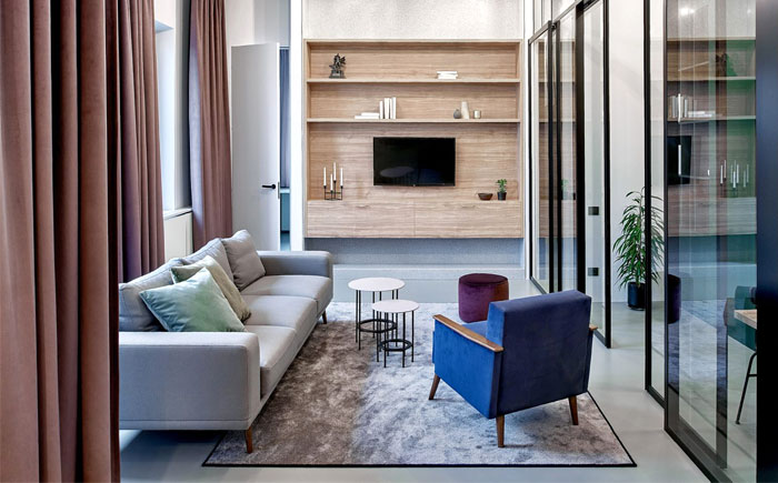 Интенсивные контрастные цвета и материалы в интерьере минской квартиры Интенсивные контрастные цвета и материалы в интерьере минской квартиры