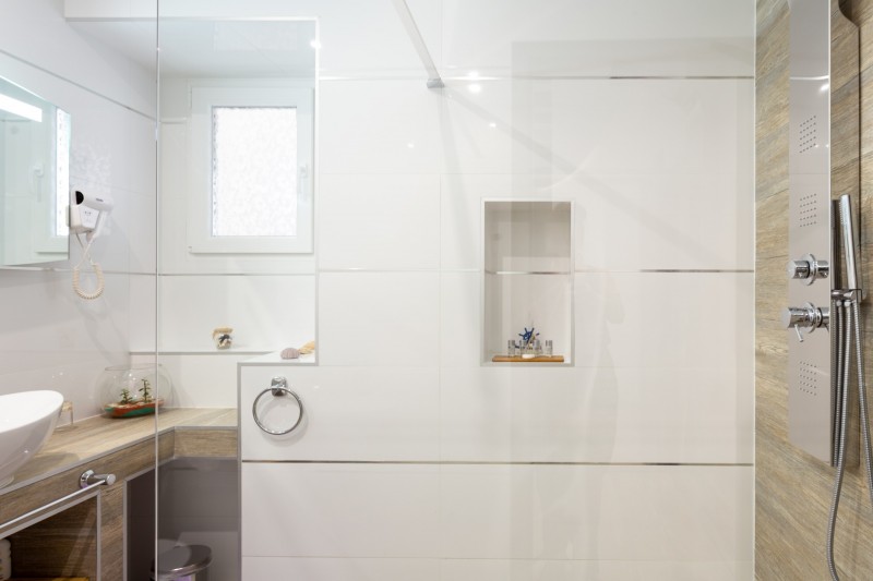 Интерьер апартаментов, сочетающий в себе винтаж и современность