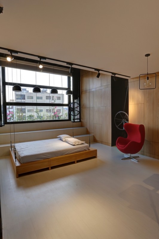 Небольшая квартира на крыше старого здания