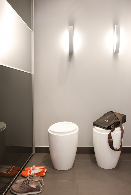 Современный контрастный дизайн компактной квартиры Современный контрастный дизайн компактной квартиры