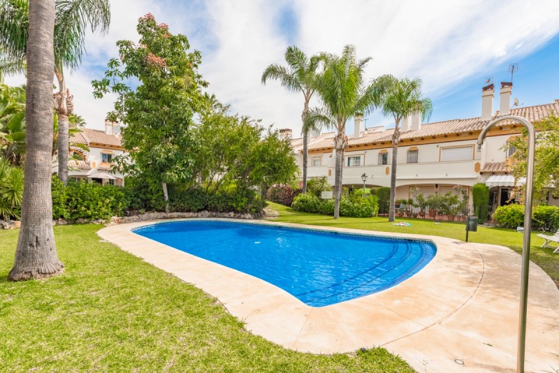 Двухуровневый таунхаус с террасой в Коста-дель-Соль, Испания