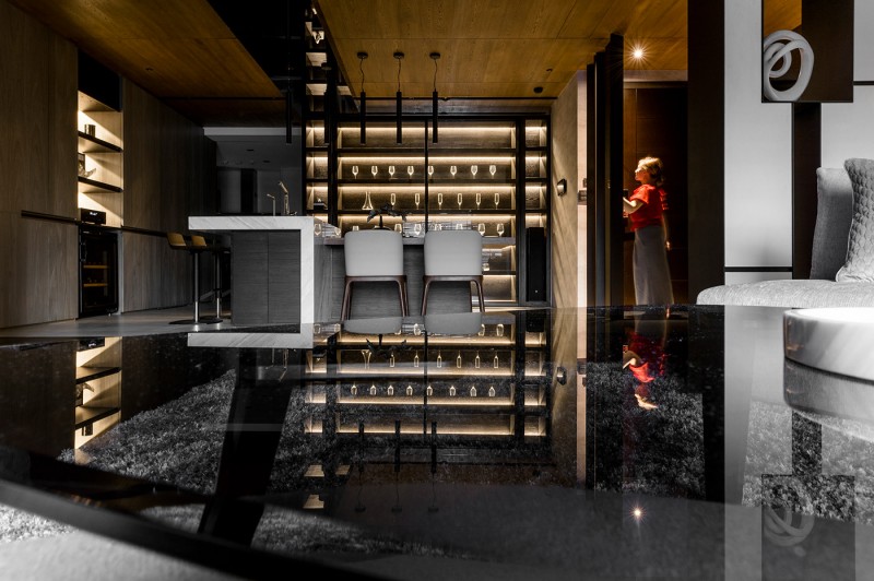 Интерьер просторной квартиры в серых тонах