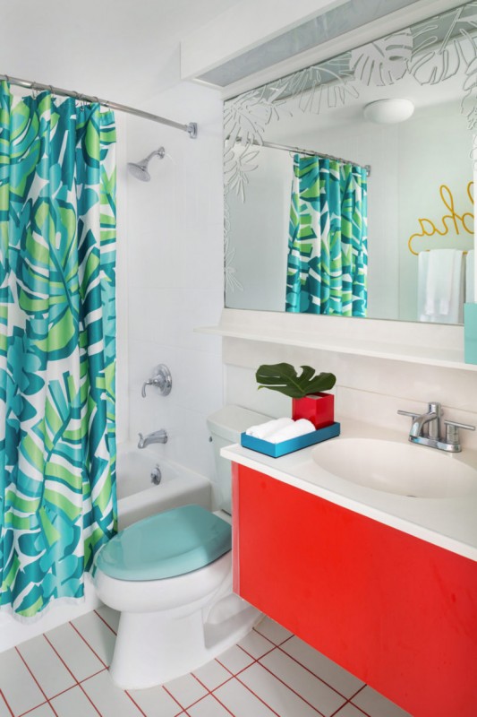 Неоновые цвета в интерьере отеля Shoreline Hotel Waikiki 4* на острове Оаху, Гавайи Неоновые цвета в интерьере отеля Shoreline Hotel Waikiki 4* на острове Оаху, Гавайи