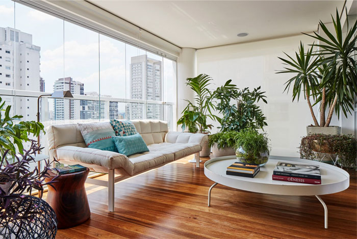 Обилие естественного света и захватывающий дух вид на оживленный мегаполис в квартире в Сан-Паулу