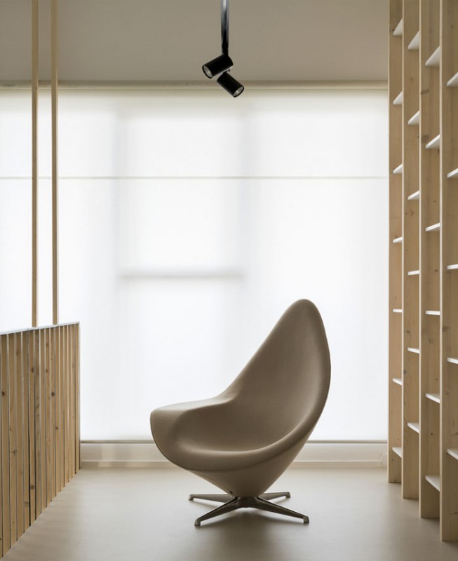 Палитра светлых оттенков и простые, элегантные формы в интерьере квартиры в Дубравке, Словакия