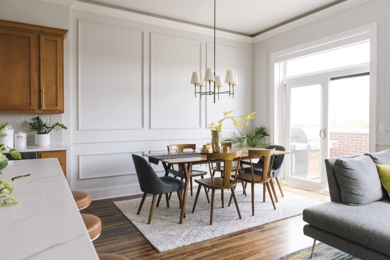 Прохладные цвета и медные акценты в интерьере просторных чикагских апартаментов Прохладные цвета и медные акценты в интерьере просторных чикагских апартаментов