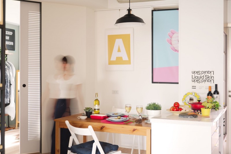 Светлая квартира с яркими деталями Светлая квартира с яркими деталями