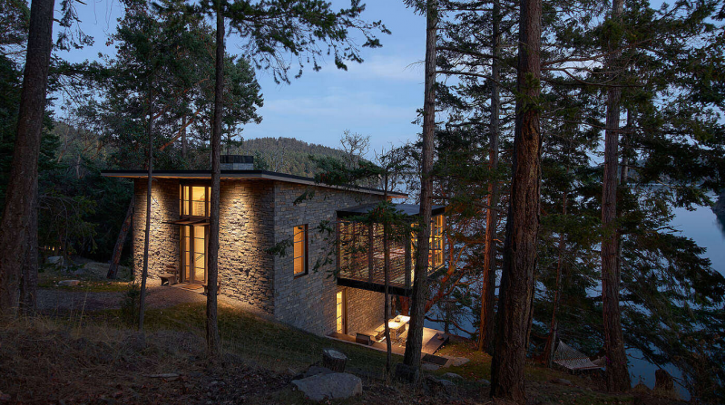 Загородный дом на склоне холма в Пьюджет-Саунде Загородный дом на склоне холма в Пьюджет-Саунде