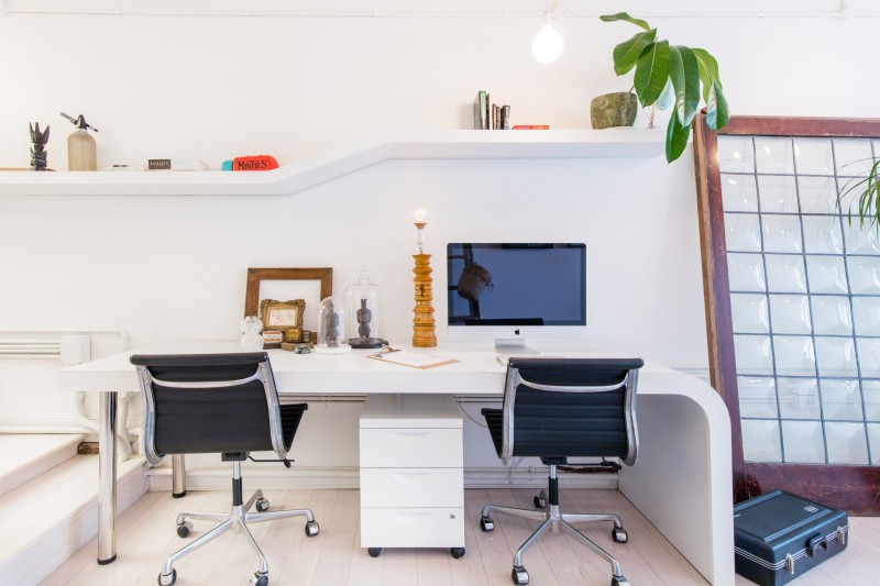 Интерьер просторных светлых апартаментов