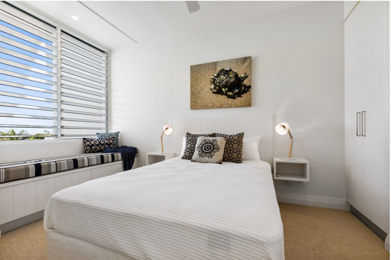 Минималистичный таунхаус на солнечном побережье Австралии в Нуса-Хедс Минималистичный таунхаус на солнечном побережье Австралии в Нуса-Хедс