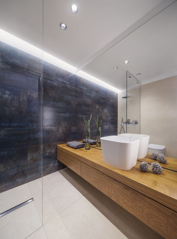 Сочетание дерева и металла в апартаментах, расположенных в Бухаресте