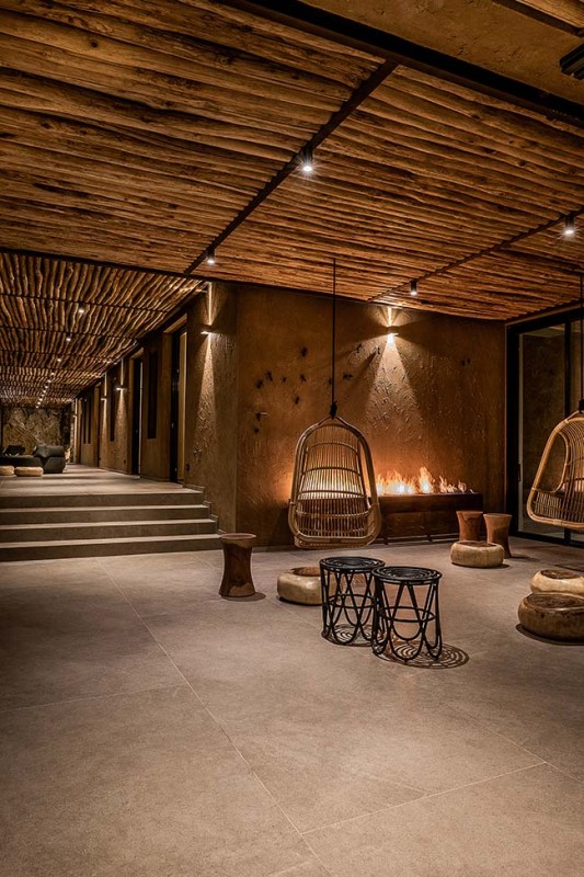 Вилла на Крите, интегрированная в дикий ландшафт и выполненная из камня и натуральных материалов