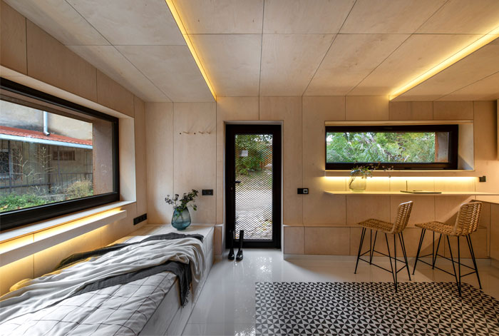 Бывший гараж в Вильнюсе, превращенный в микро-дом