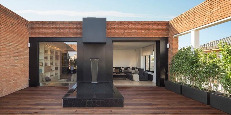 Чёрные акценты в интерьере апартаментов в Барселоне Чёрные акценты в интерьере апартаментов в Барселоне