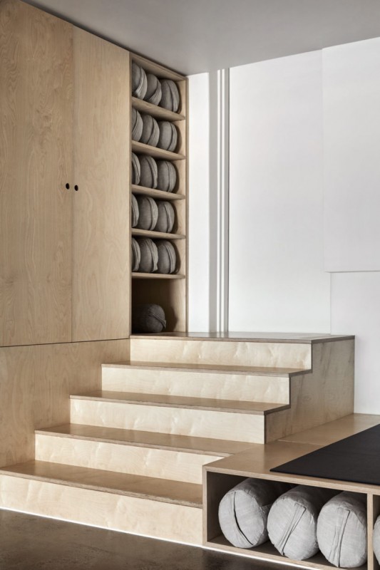 Интерьер студии йоги Warrior One в Мельбурне, Австралия Интерьер студии йоги Warrior One в Мельбурне, Австралия