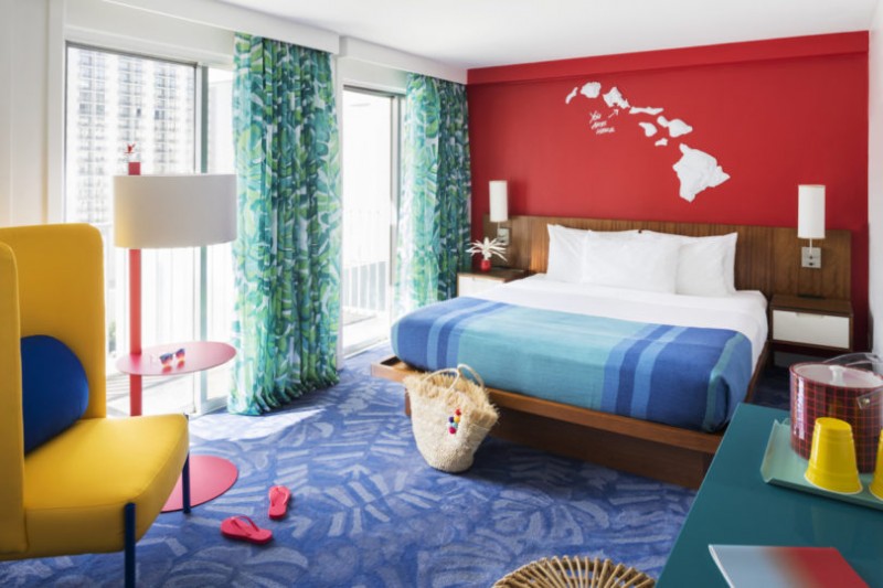 Неоновые цвета в интерьере отеля Shoreline Hotel Waikiki 4* на острове Оаху, Гавайи Неоновые цвета в интерьере отеля Shoreline Hotel Waikiki 4* на острове Оаху, Гавайи
