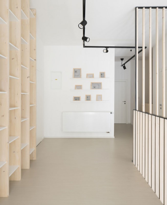 Палитра светлых оттенков и простые, элегантные формы в интерьере квартиры в Дубравке, Словакия