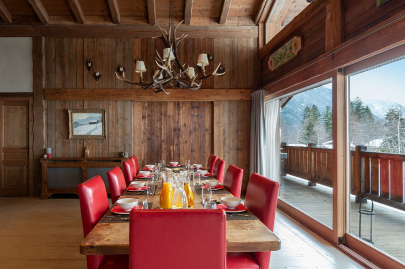 Деревенское шале недалеко от горнолыжного курорта Шамони-Монблан во Франции