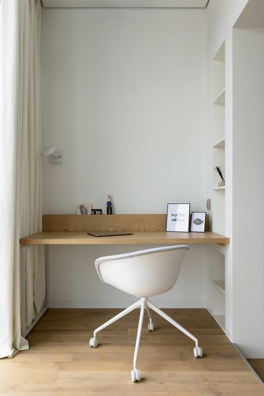 Акцент на синий и красный цвета