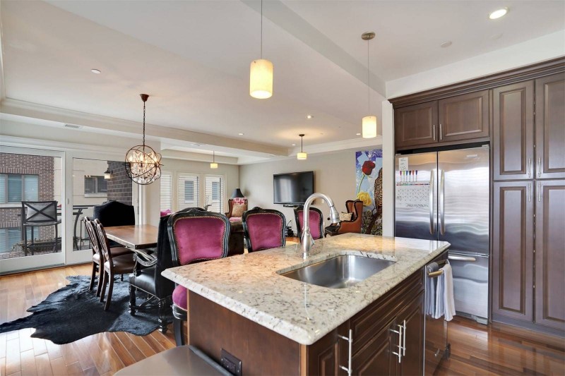 Интерьер роскошных просторных апартаментов