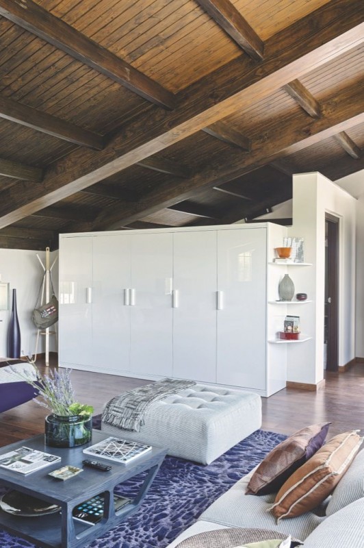 Интерьер студии в старинном городе Кордова, Испания Интерьер студии в старинном городе Кордова, Испания