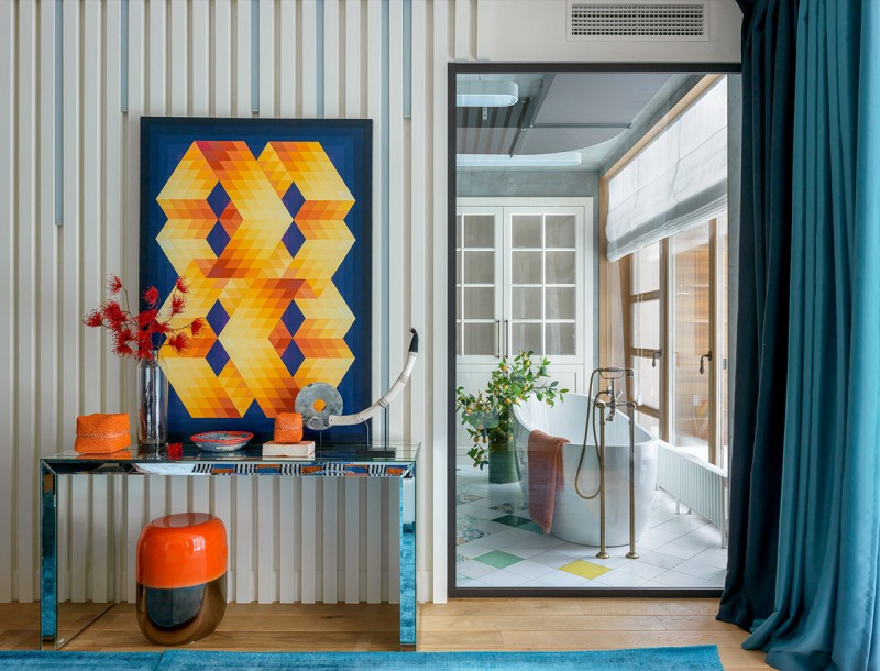 Красочный причудливый интерьер в таунхаусе Красочный причудливый интерьер в таунхаусе
