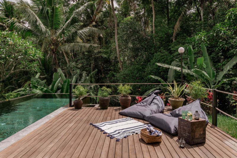 Вилла в стиле "лофт" с роскошным фоном тропических джунглей на Бали Вилла в стиле "лофт" с роскошным фоном тропических джунглей на Бали