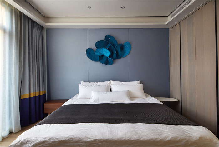 Интерьер апартаментов в темных тонах в Фучжоу, Китай