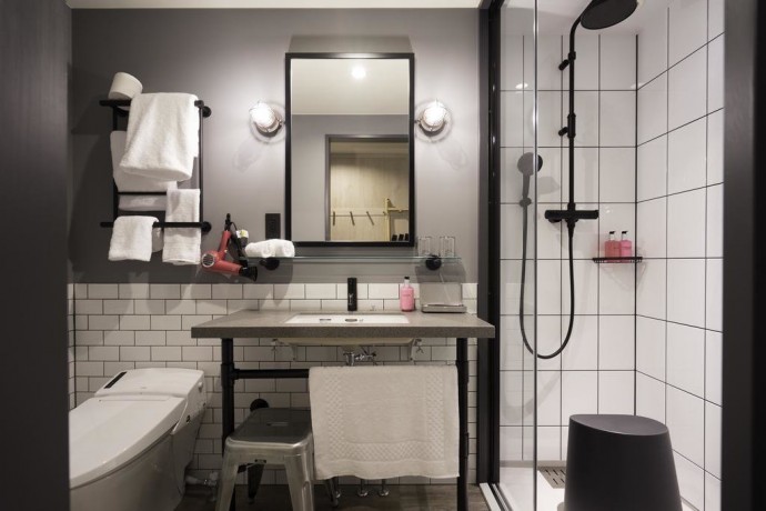 Гостиница Moxy Osaka Honmachi в Осаке, Япония