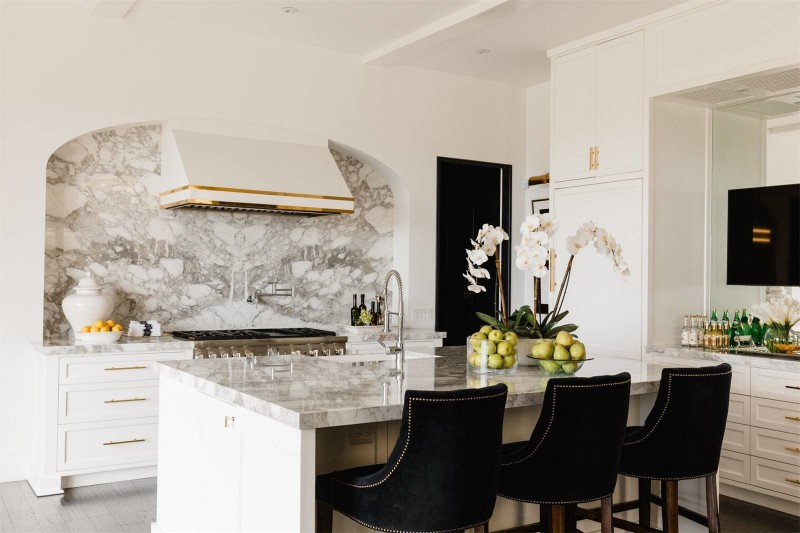 Загородный дом, утопающий в зелени