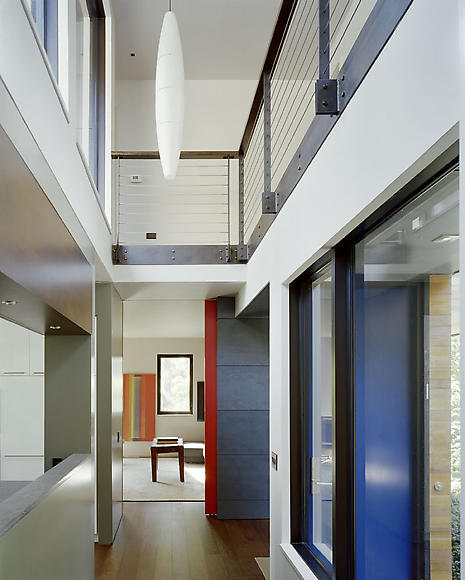 Современный загородный дом посреди леса Современный загородный дом посреди леса