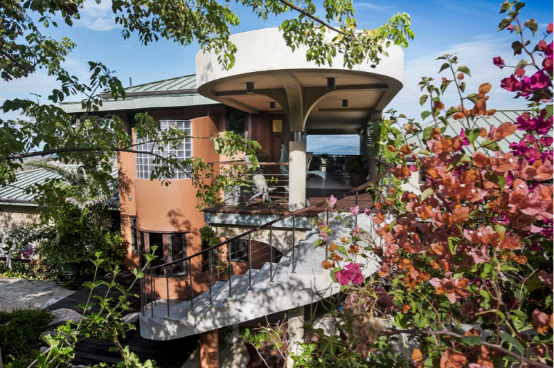 Вилла в окружении пышного тропического сада на Британских Виргинских Островах Вилла в окружении пышного тропического сада на Британских Виргинских Островах