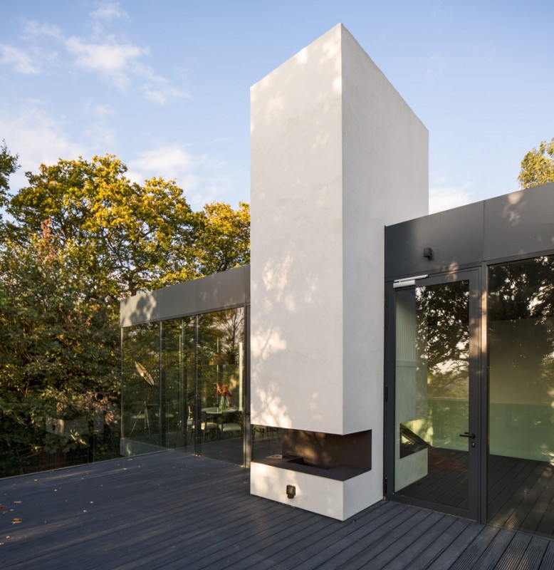 Интерьер двухэтажного дома в лесу