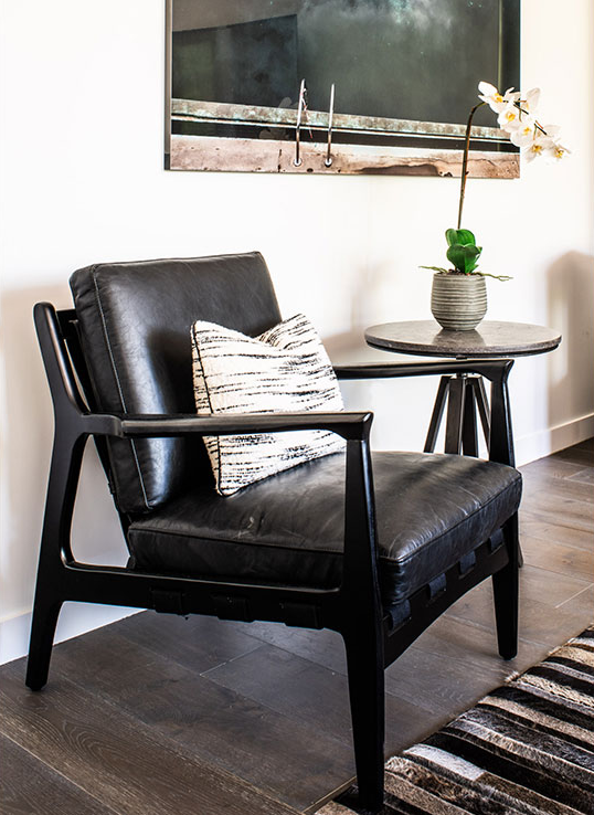 Квартира, оформленная в строгих тонах Квартира, оформленная в строгих тонах