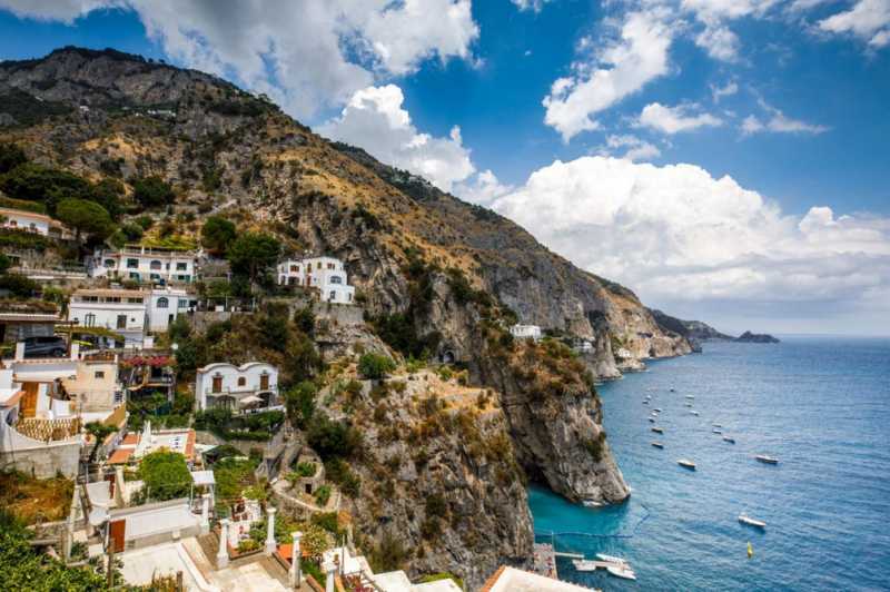 Впечатляющая вилла на побережье Амальфи, Италия Впечатляющая вилла на побережье Амальфи, Италия