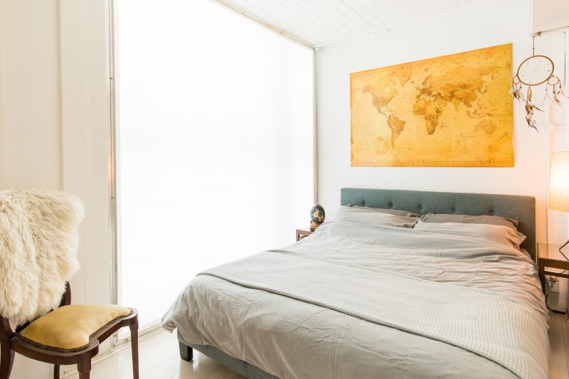 Интерьер просторных светлых апартаментов